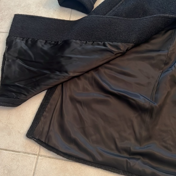 MaxMara Long Wool Coat made in Italy - Picture 5 of 11